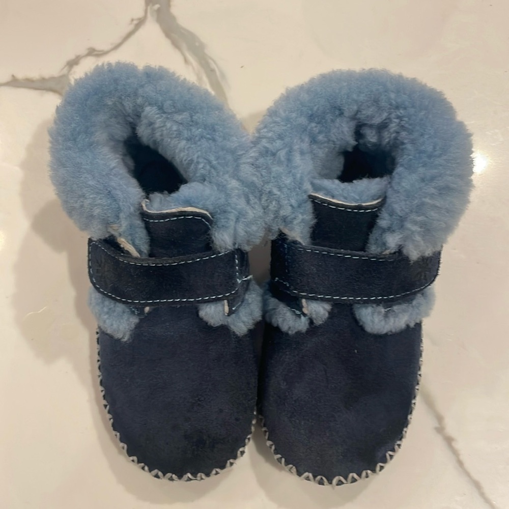Kids size 7-8 L.L Bean slippers Blue suede
